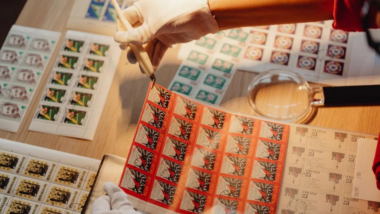 Glass Stickers Printing: A Smart Way to Improve Branding and Business Visibility
